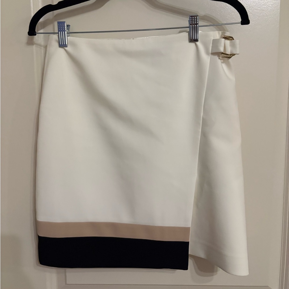 White House Black Market White Mini Skirt with Black and Tan Accents